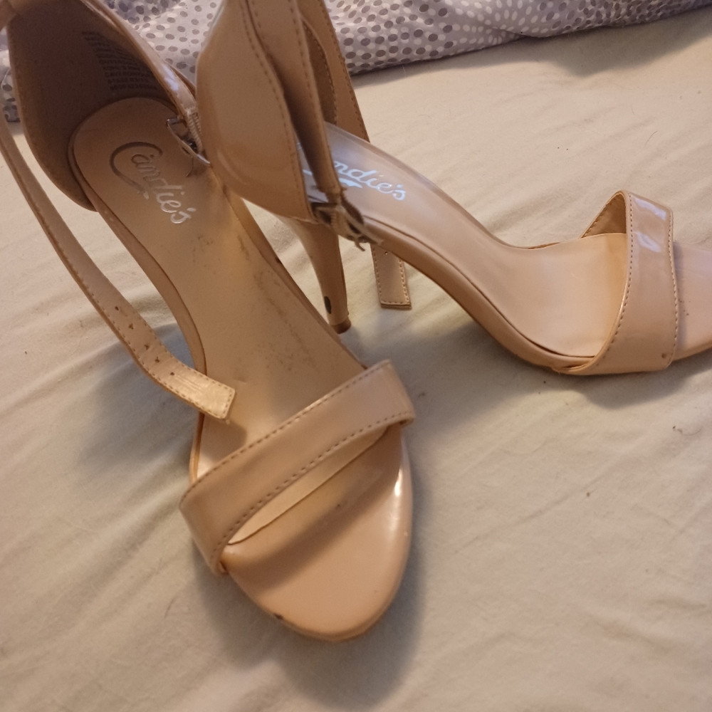 Women's  shoes